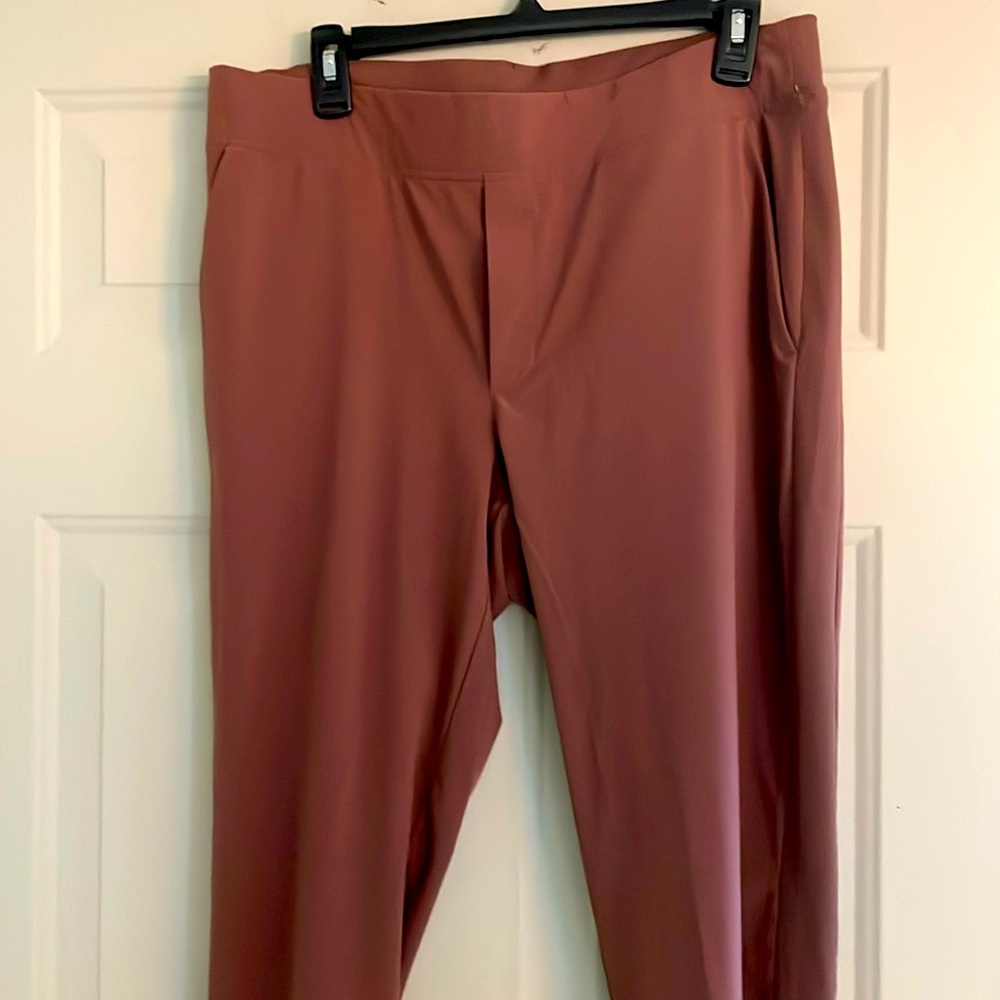 ATHLETA BROOKLYN ANKLE PANTS.